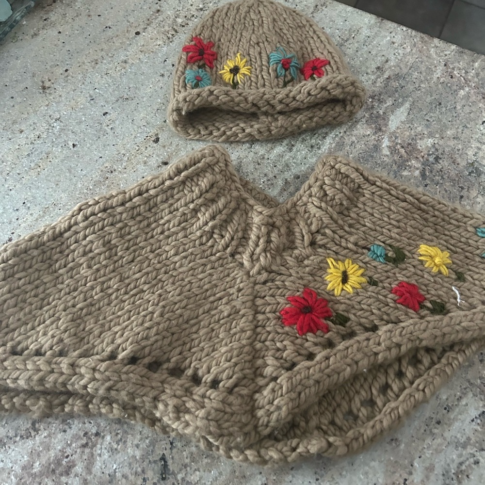 Handmade Knit Scarf and Hat Set with Floral Embroidery flowers - Picture 6 of 14